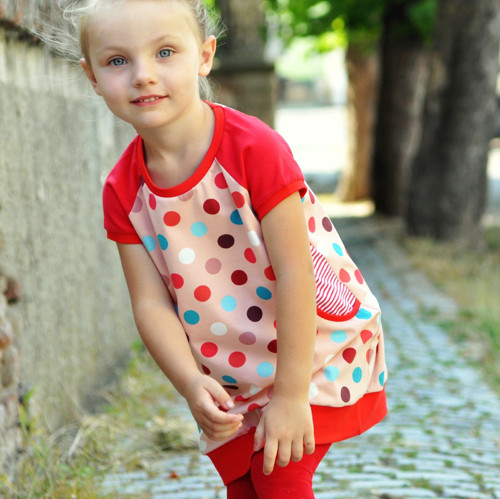 Úpletové puntíkaté šatičky — foto 2