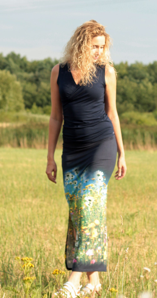 Dlouhá sukně s květy — foto 3