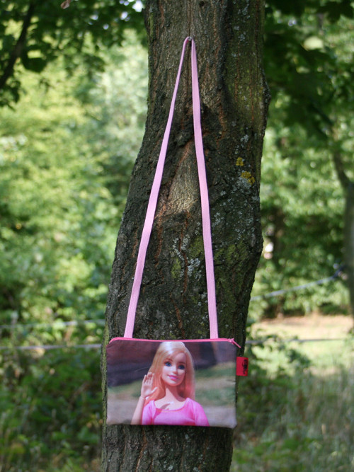 Barbie mává (ZIP kapsička na krk) — foto 2