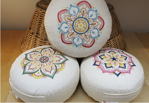 Vyšívaný puff mandala, průměr 30cm dozelena — foto 3