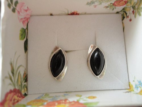 Nadčasová elegance s černým onyxem — foto 3