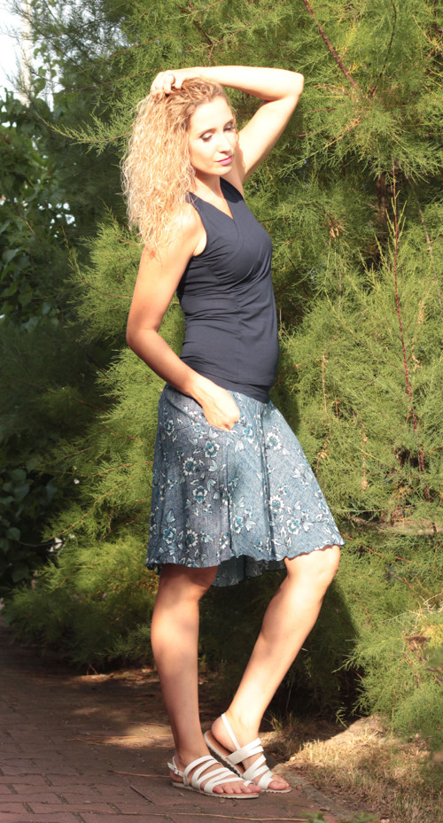 Polokolová sukně s modrým vzorem — foto 2