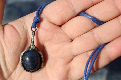 LAPIS LAZULI - cínovaný přívěsek — foto 3