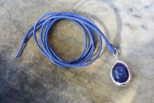 AMULET LAPISOVÝ - cínovaný přívěsek — foto 4