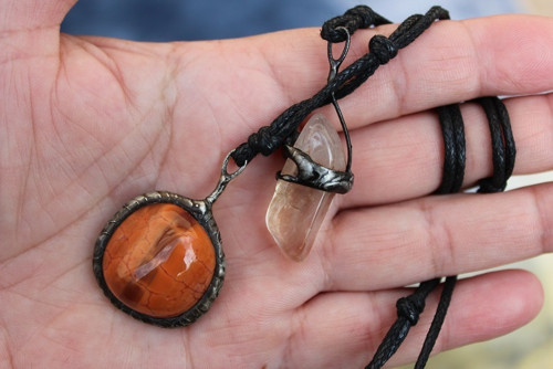 OHNIVÝ AMULET - originální cínovaný šperk — foto 4