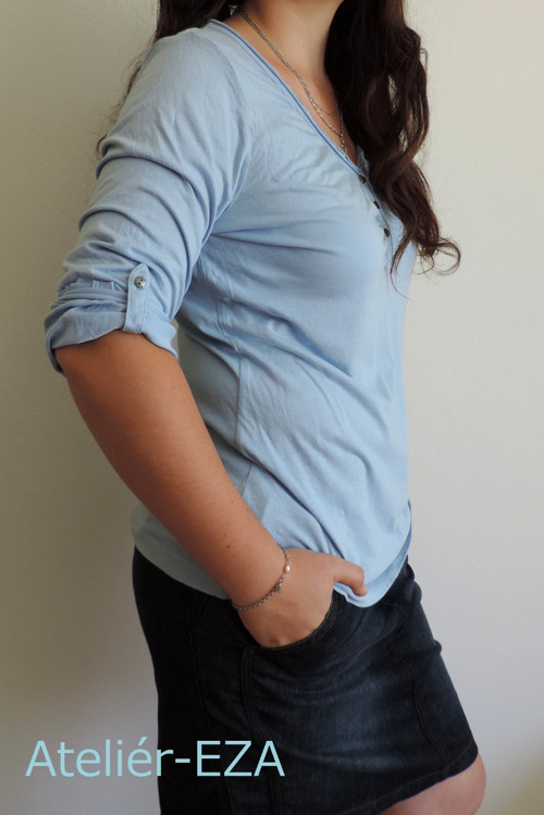 Světle modré s kresbou na zádech — foto 3