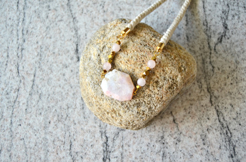 Náhrdelník Gold Beads Pink Quartz Opal — foto 3