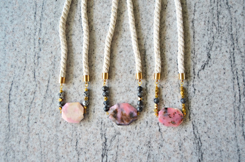 Náhrdelník Gold Beads Pink Opal Spectrolite — foto 6