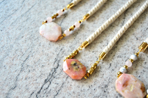 Náhrdelník Gold Beads Mini Pink Opal — foto 3