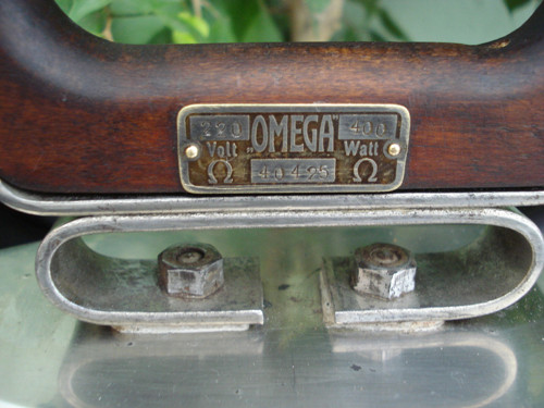 Starožitná žehlička Omega — foto 3