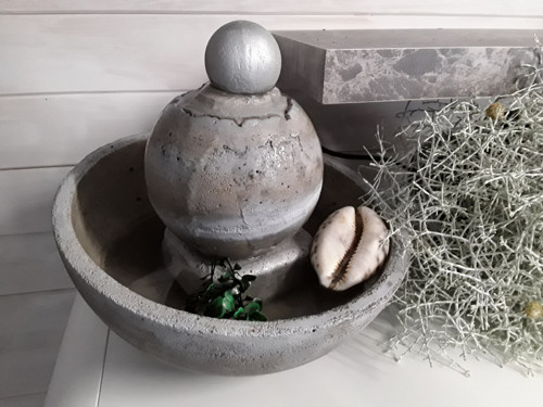 Beton-fontána "Concrete sphere" — foto 5