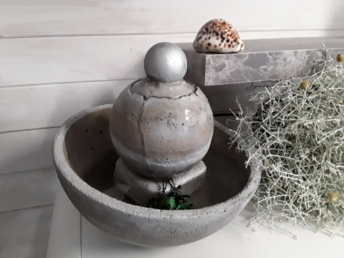 Beton-fontána "Concrete sphere" — foto 6