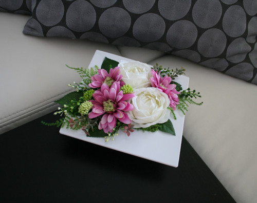Ikebana s kaméliemi a chryzantémami — foto 6