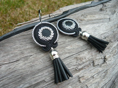 Soutache Náušnice Black&Silver střapcové — foto 2