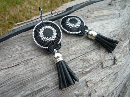 Soutache Náušnice Black&Silver střapcové — foto 3