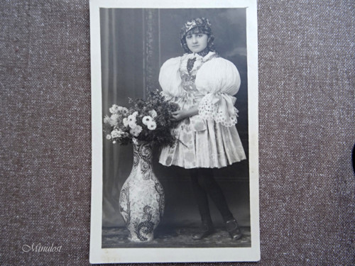 Ella v kroji — foto 2