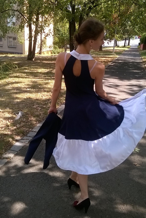 RECY Modrobílé šaty s bolerkem — foto 2