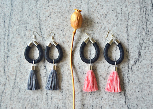 Visací náušnice SILVER BLACK PINK TASSEL — foto 3