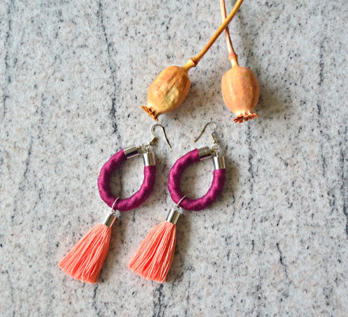 Visací náušnice SILVER BORDEAUX SALMON TASSEL — foto 3