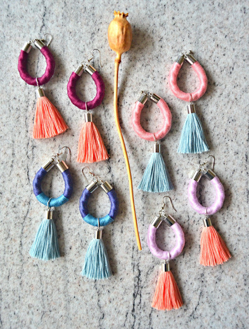 Visací náušnice SILVER BORDEAUX SALMON TASSEL — foto 4
