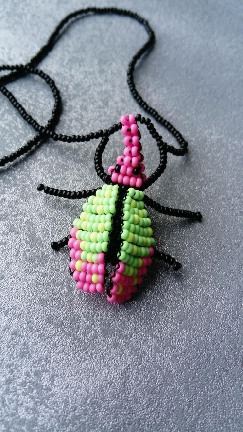 Náhrdelník UV Pink-Green Beetle — foto 4