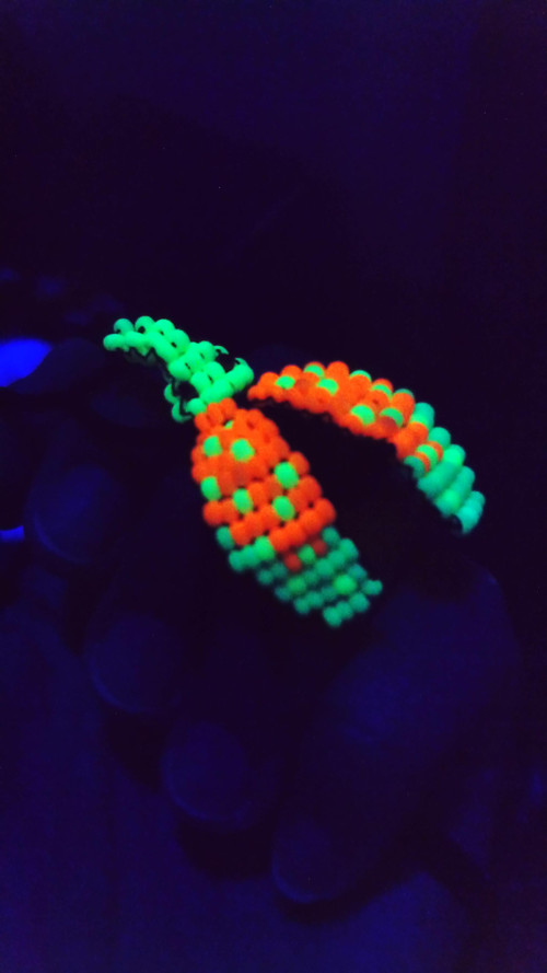 Náhrdelník UV Yellow-Orange Beetle — foto 3