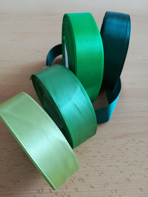 Saténová stuha 25 mm — foto 3