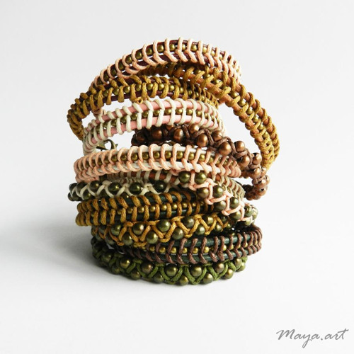 Světle hnědý náramek WRAP BRACELET — foto 2