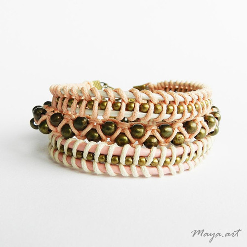 Bílo-růžový náramek WRAP BRACELET — foto 2