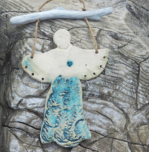 Anděl v tyrkysové a driftwood — foto 3