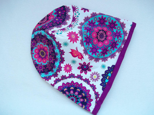 Čepice oboustranná - Mandala (bílá) — foto 2