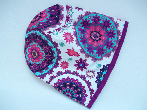 Čepice oboustranná - Mandala (bílá) — foto 3