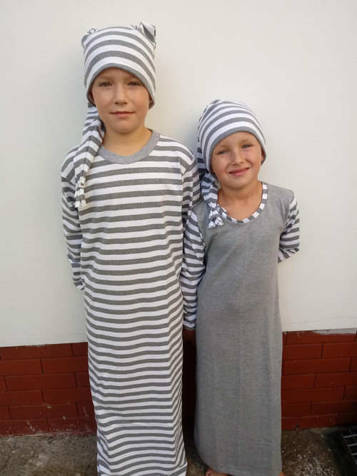 Dětská noční košile s čepičkou šedá — foto 2