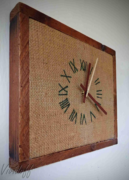 Hodiny nástenné smrekovojutové — foto 3