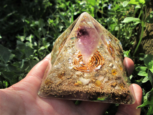 Org. pyramida ,, Sluneční meditace " s ametystem — foto 2