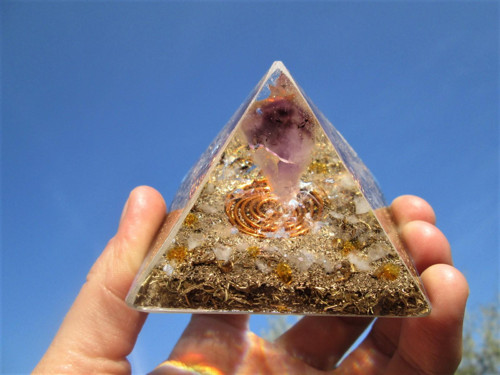 Org. pyramida ,, Sluneční meditace " s ametystem — foto 5