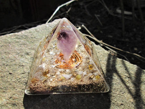 Org. pyramida ,, Sluneční meditace " s ametystem — foto 6