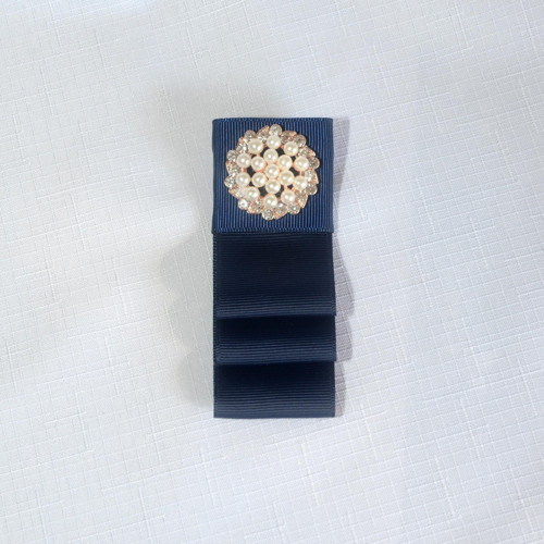 Tmavě modrá bow brooch s perličkami — foto 2