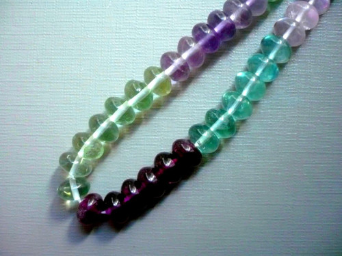 Vrtané rondelky - fluorit, 8 x 6 mm, 2 ks — foto 3