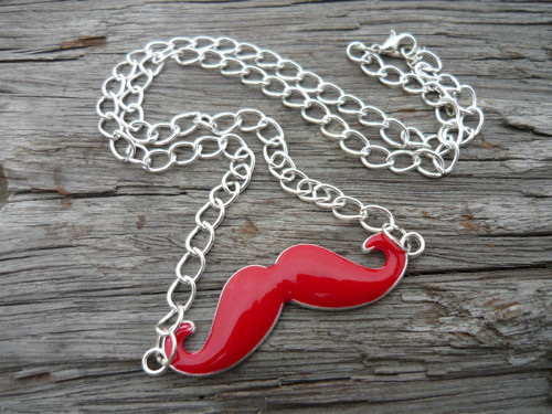 VÝPRODEJ! Náhrdelník Moustache Red — foto 2