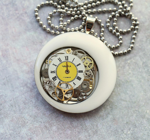 Time in white — foto 2