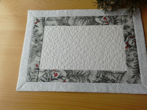 Vánoční prostírání-stříbrná cesmína — foto 2