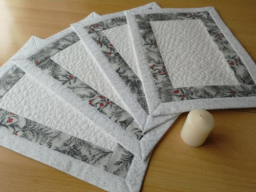 Vánoční prostírání-stříbrná cesmína — foto 3