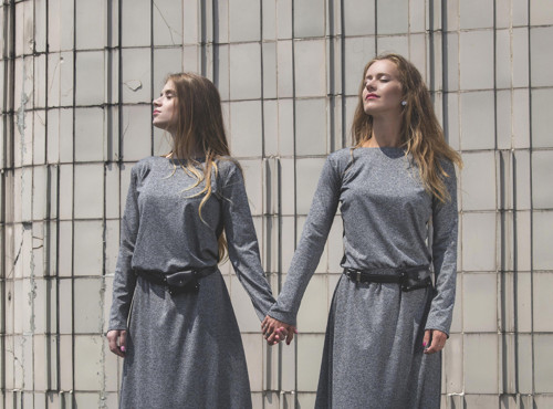 TWINS - dlhé šaty — foto 2