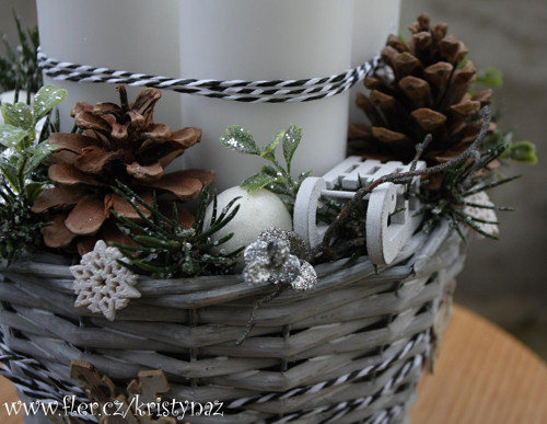 Sněhobílý adventní věnec — foto 4
