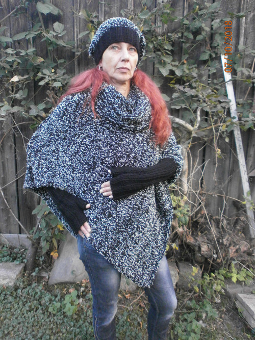 Pončo s čepicí a návleky — foto 2