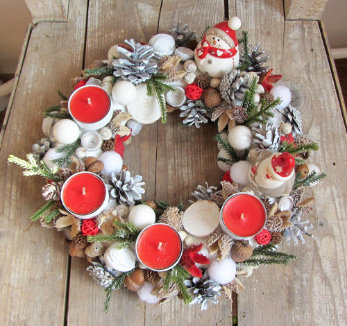 Adventní svícen s keramickými postavičkami — foto 3