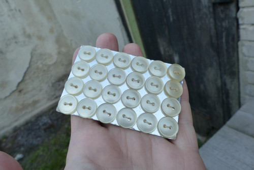 Na košilku...staré knoflíky — foto 2