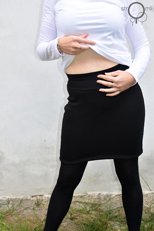 Zimní sukénka černá, vel. M-L — foto 2