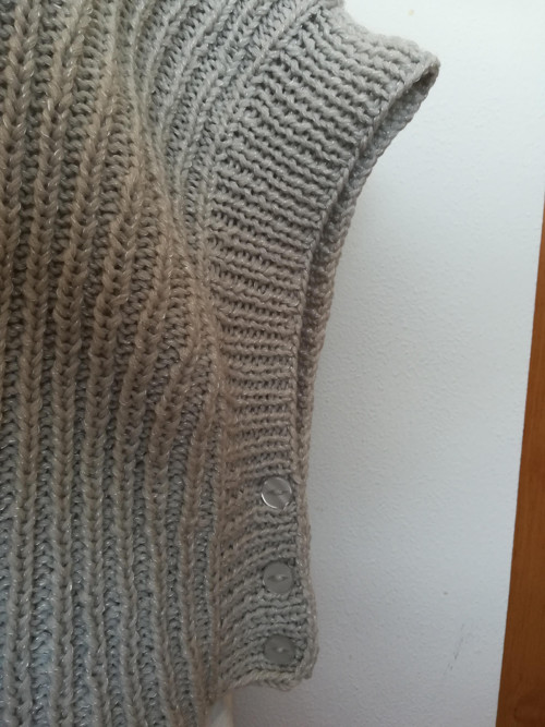 Šedé hebké poncho — foto 2